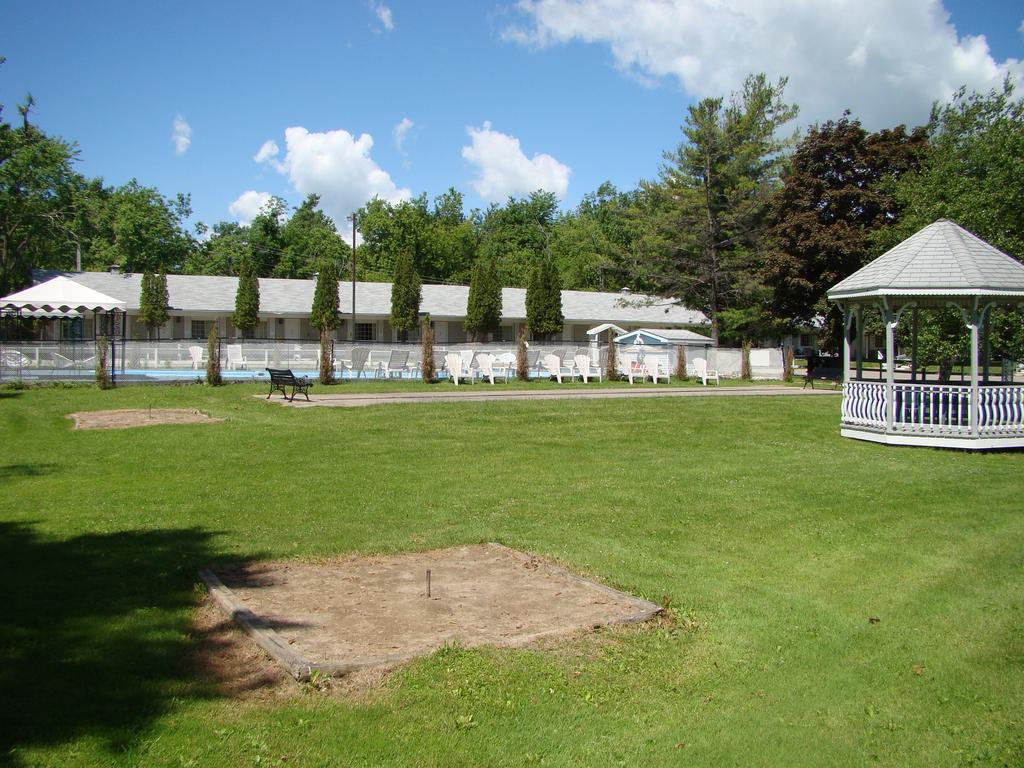 Colonial Resort-1000Islands Gananoque Exterior foto